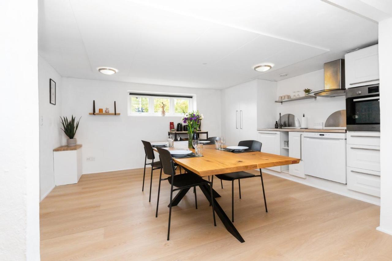 Moderne & Fuldt Udstyret Lejlighed M.Plads Til 4 Hojbjerg Exterior foto